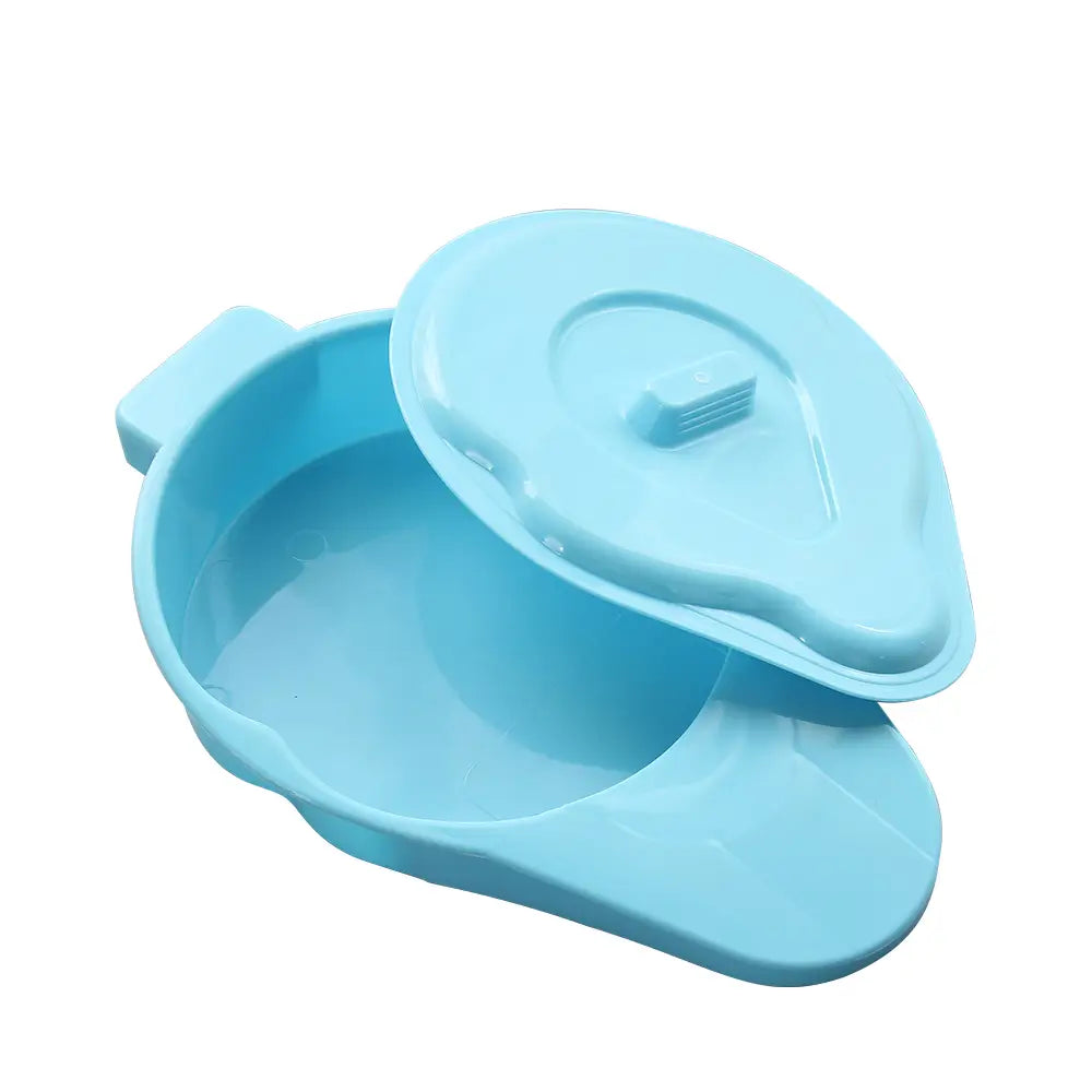 wedge-shaped urinal with a lid