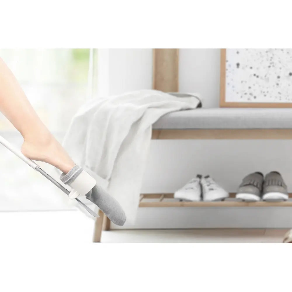 2-in-1 shoehorn with stocking aid