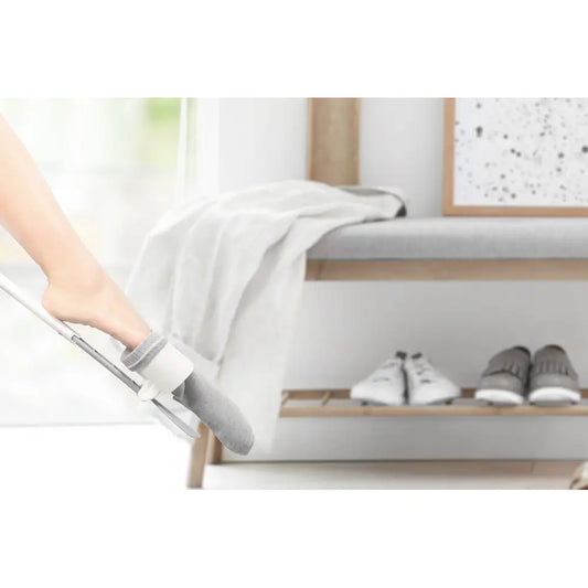 2-in-1 shoehorn with stocking aid