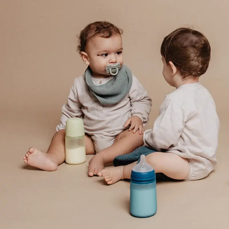 Suavinex Silicone Bottle 240 Ml, Medium Flow (M), +3 Months, Lime