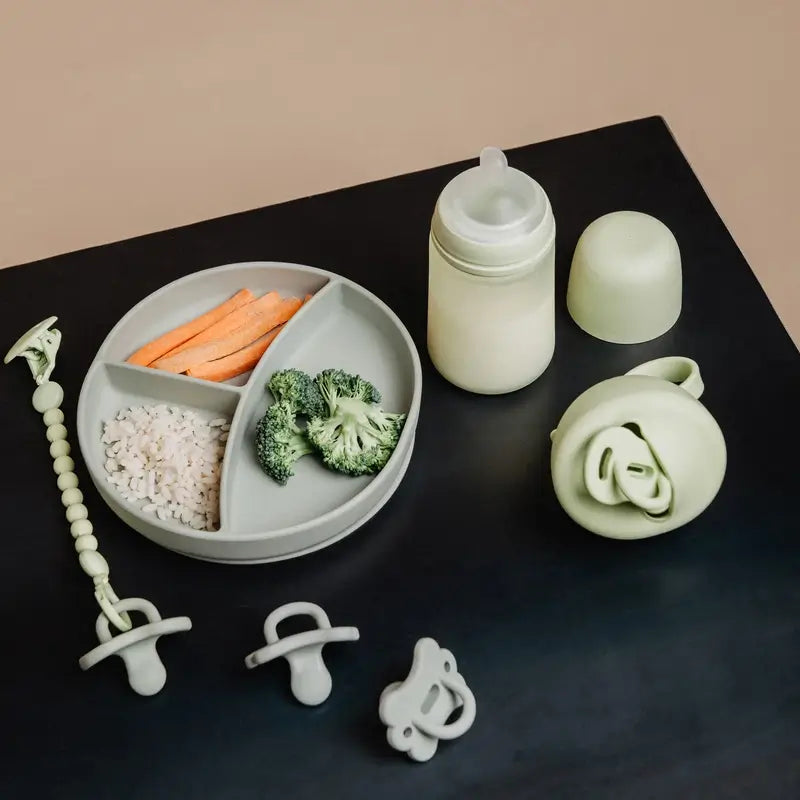 Suavinex Silicone Plate With Suction Cup And Divisions, +6 Months, Green
