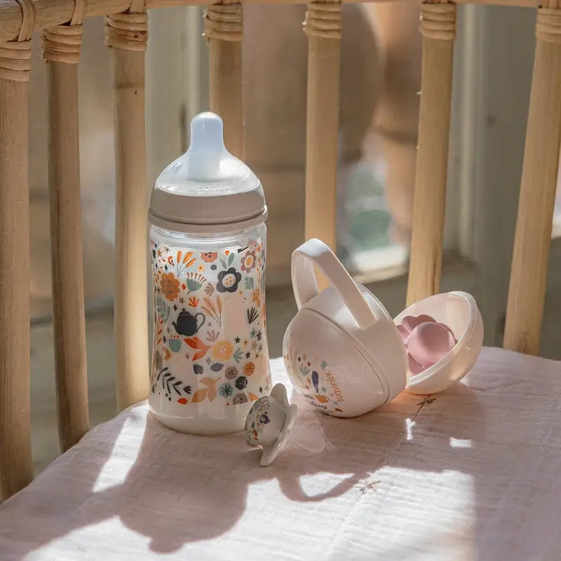 Suavinex Newborn Gift Newborn Soother + Pacifier + Pacifier Holder + Teether + Teether.Wonderland, Pink
